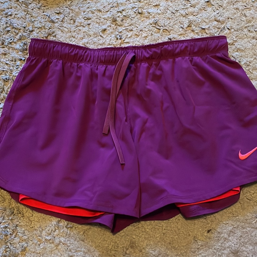 Nike shorts - Picture 3 of 5